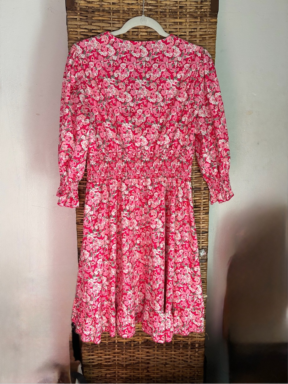 Ladies Flowered DRESS.  Size Large. - Picture 2 of 5